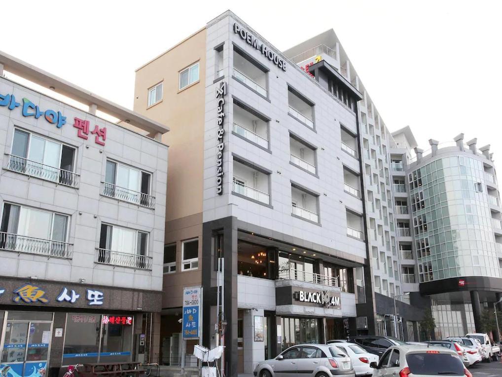 Poem House Aparthotel Jeju Buitenkant foto