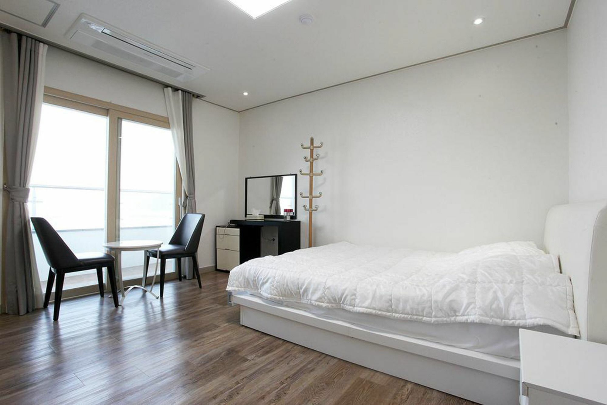Poem House Aparthotel Jeju Buitenkant foto